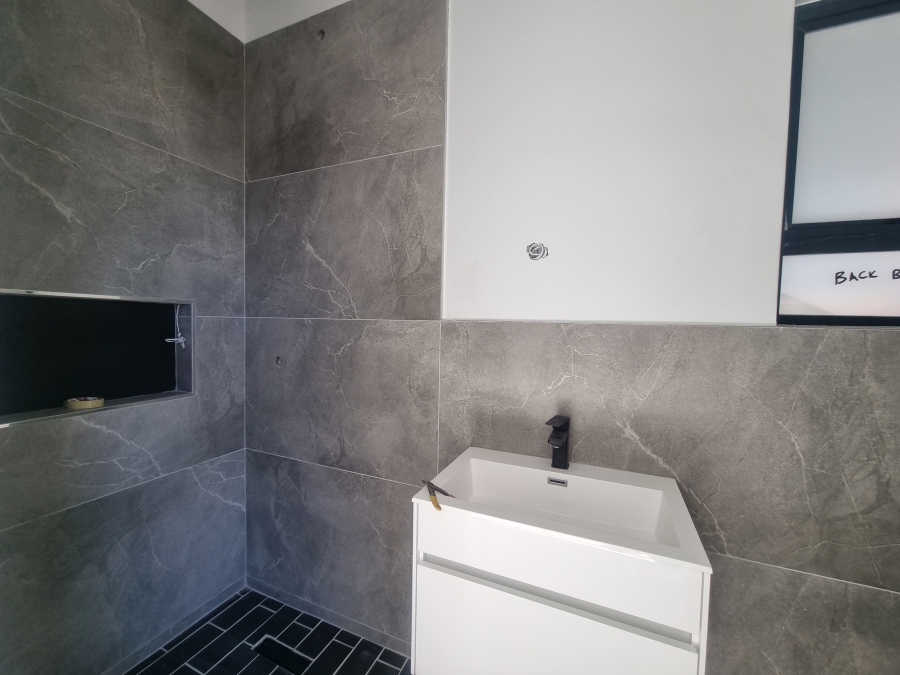 5 Bedroom Property for Sale in Sandown Western Cape